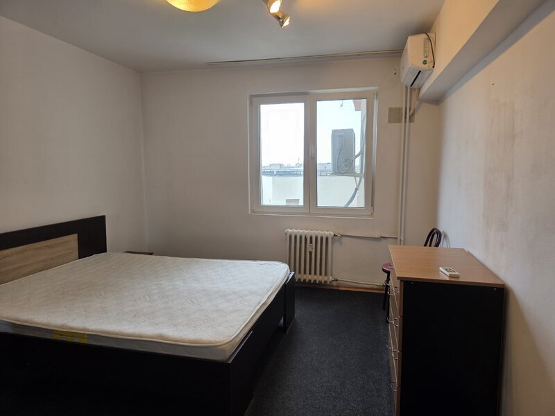 Titan, 5 minute metrou,