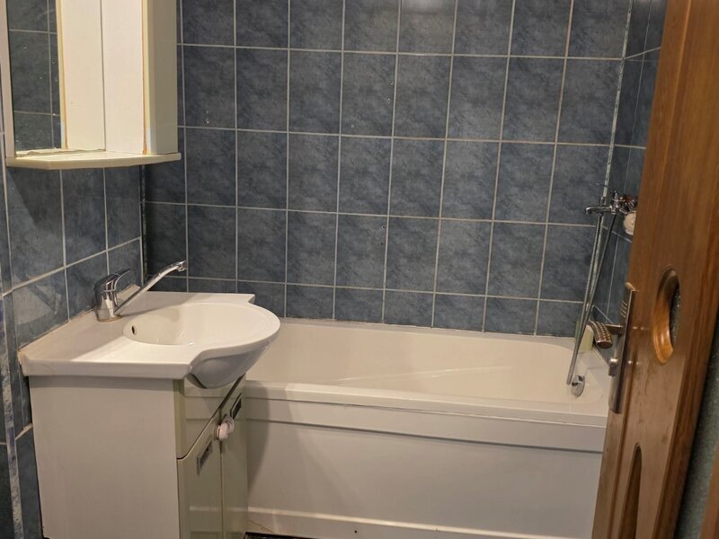 Titan, 5 minute metrou,