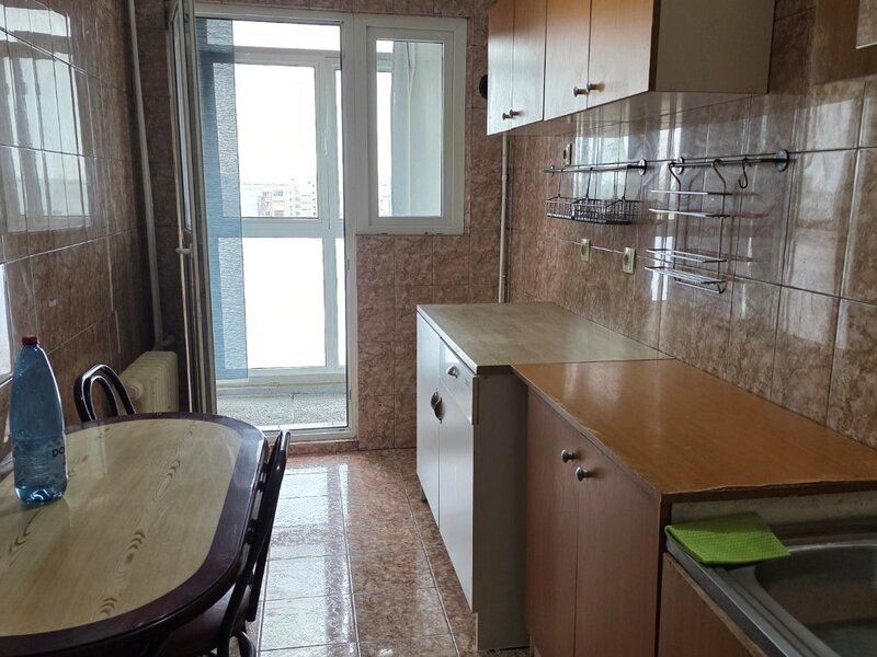 Titan, 5 minute metrou,