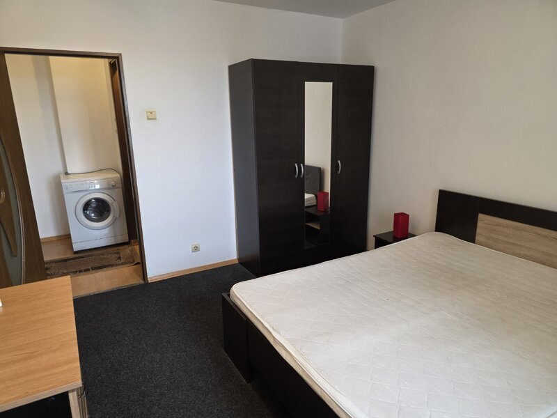 Titan, 5 minute metrou,